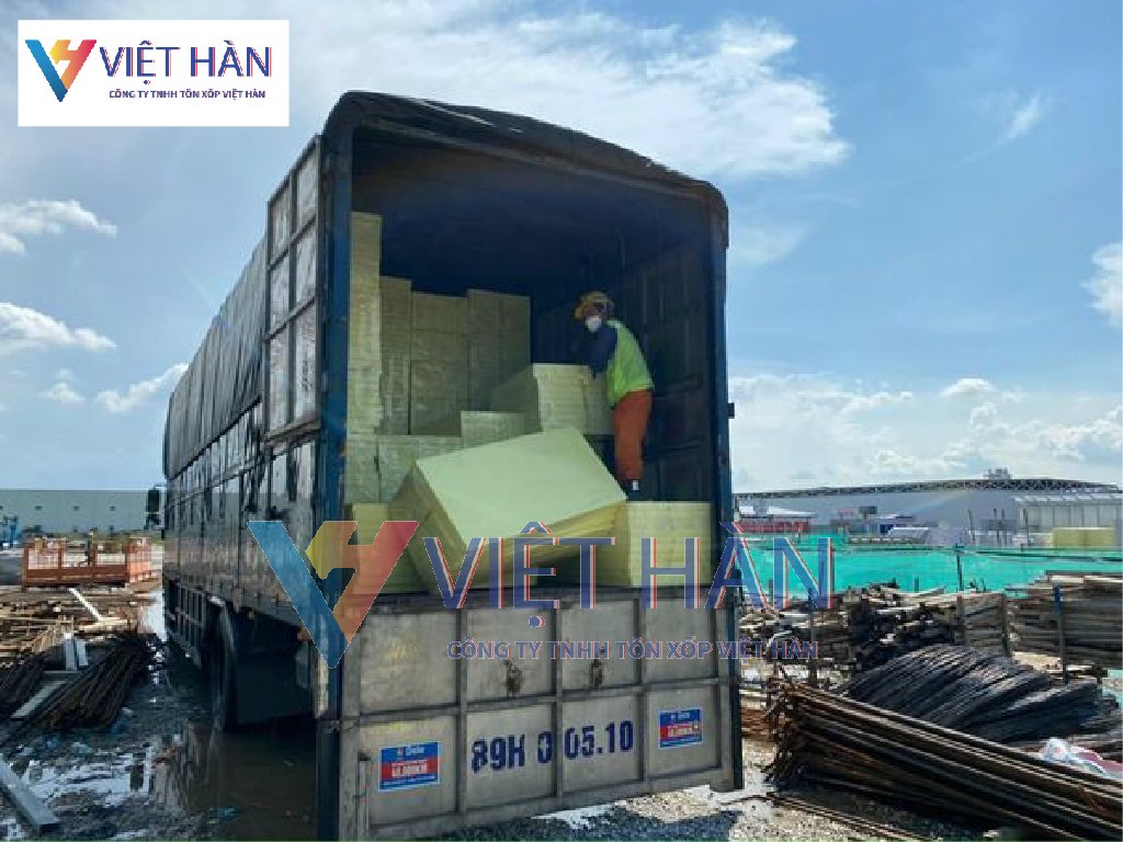 Tấm xốp XPS tại Dương Nội được vận chuyển đến công trình